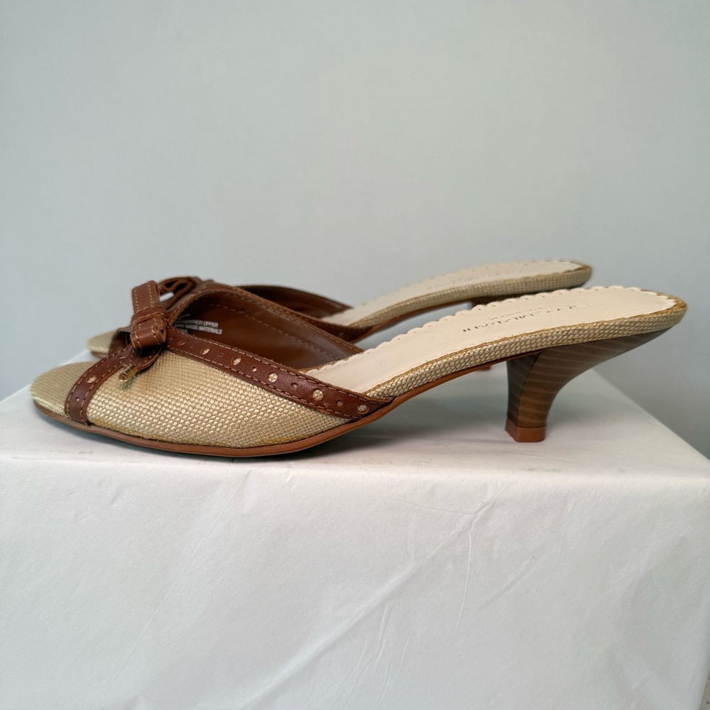 Isaac Mizrahi Brown and Tan Bow Kitten Heel Sandals Size 9 - Picture 11 of 11